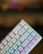 ⁦White Mechanical Arabic Keyboard 60%⁩ - الصورة ⁦2⁩