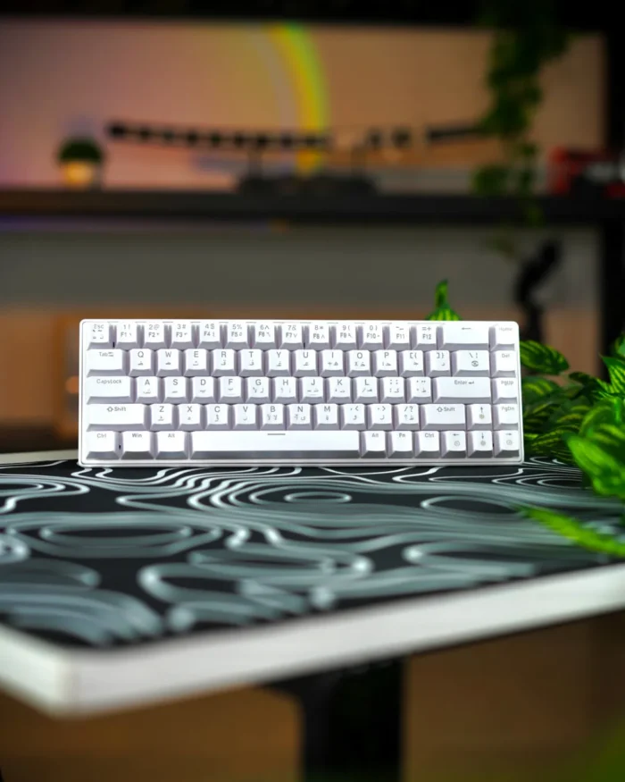 ⁦White Mechanical Arabic Keyboard 60%⁩ - الصورة ⁦3⁩