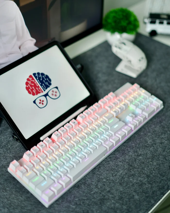 ⁦White Mechanical Arabic Keyboard 100%⁩ - الصورة ⁦4⁩