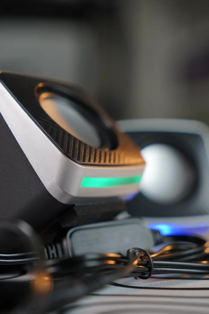 Black Speakers, wired - Image 3