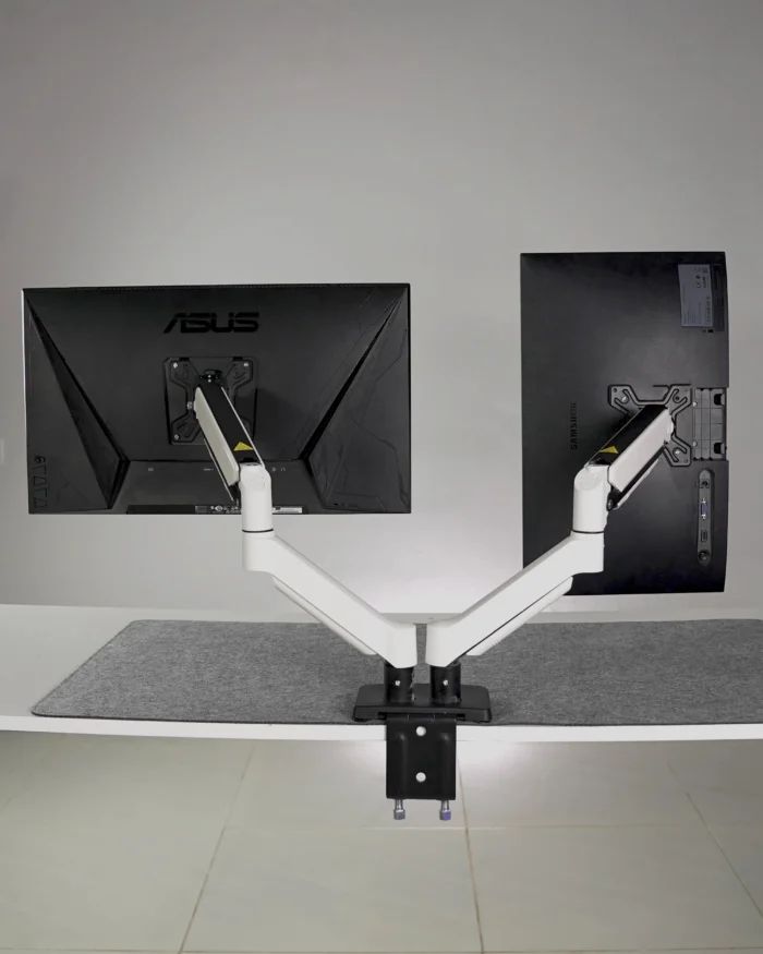 ⁦White Dual Hydraulic Monitor Stand⁩ - الصورة ⁦2⁩