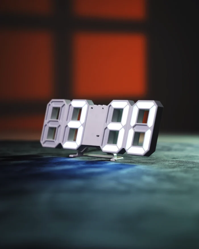 ⁦White 3D Digital Clock⁩ - الصورة ⁦1⁩